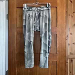 Nike Pro Combat 3/4 Length Leggings size XXL